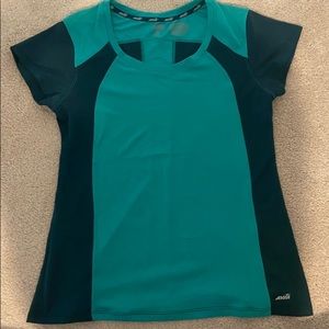 green short sleeve workout top